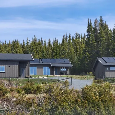 Holiday home Koselig Liten Fjellhytte I Flott Turterreng Bade Sommer Og Vinter Hovda