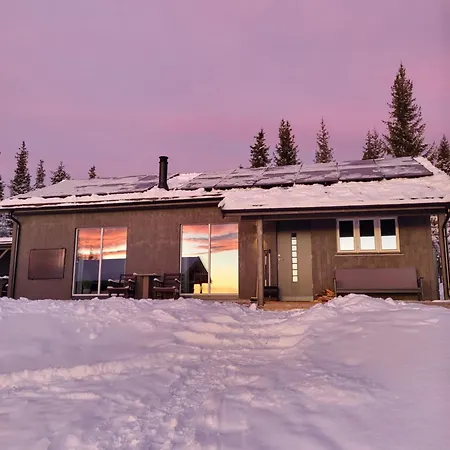 Koselig Liten Fjellhytte I Flott Turterreng Bade Sommer Og Vinter
