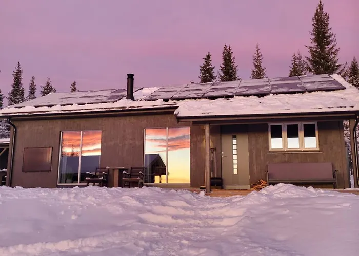 Koselig Liten Fjellhytte I Flott Turterreng Bade Sommer Og Vinter